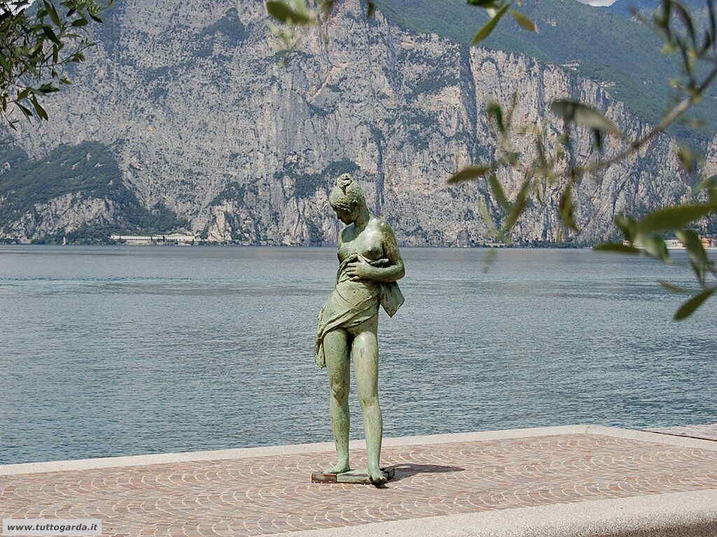 Statua di Luisa Granero a Cassone