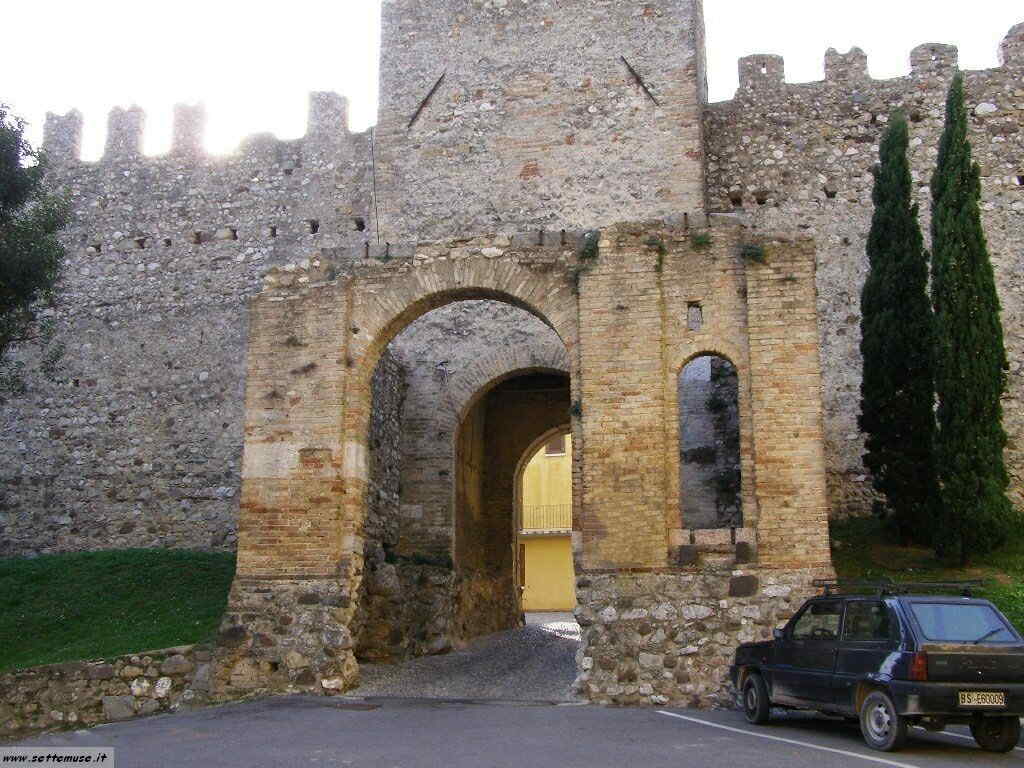 Castello di Moniga - Porta d'accesso dall'esterno