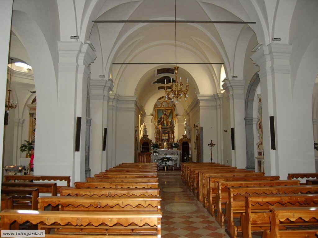 Parrocchia  di Sant' Andrea a Torbole navata centrale