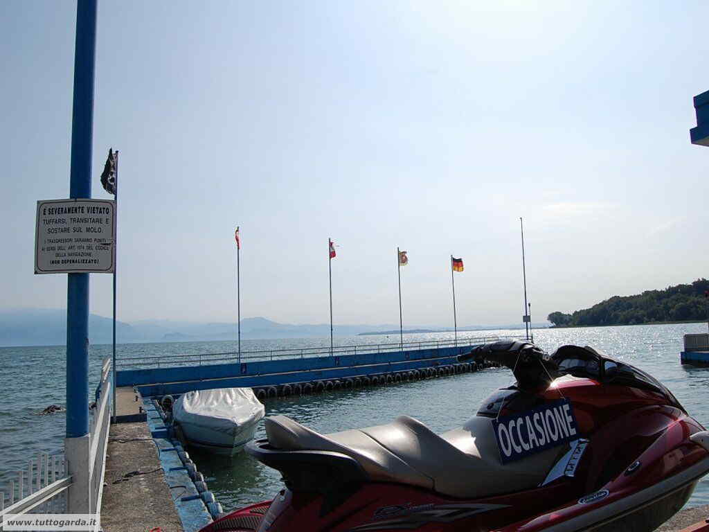 Barche sulla Spiaggia Casina di Padenghe sul Garda - Bs -