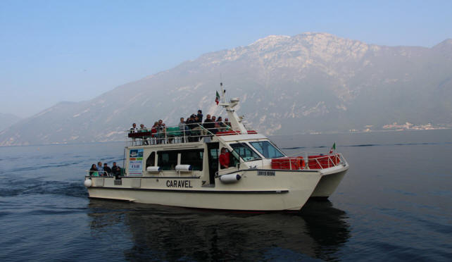 Tour del Lago di Garda in barca da Limone