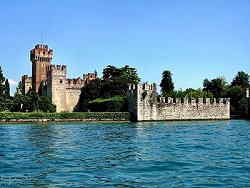 Castello scaligero di Lazise dal Lago