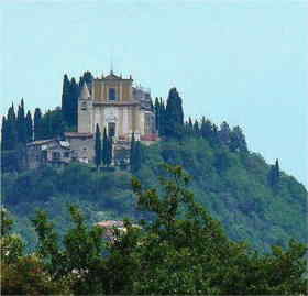 Chiesa di San Michele vista da Maclino