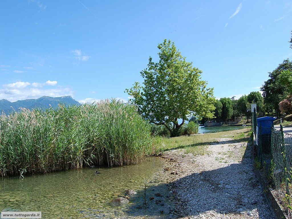 Canneto a Porto Torchio di Manerba del Garda