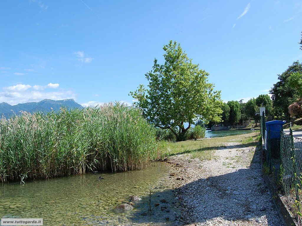 Canneto a Porto Torchio di Manerba del Garda