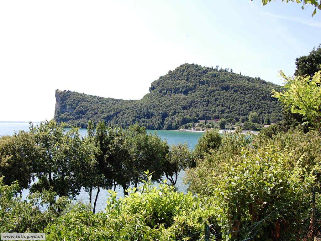 Vista sulla Rocca di Manerba