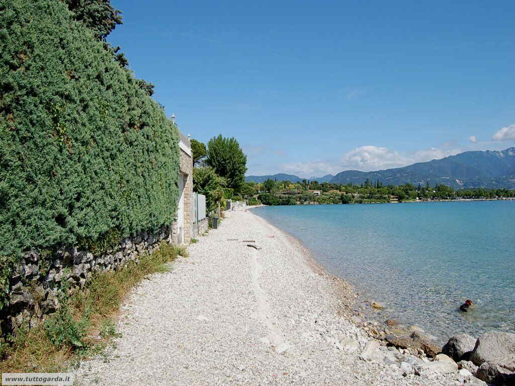 Lungo la Spiaggia Pisenze di Manerba del Garda