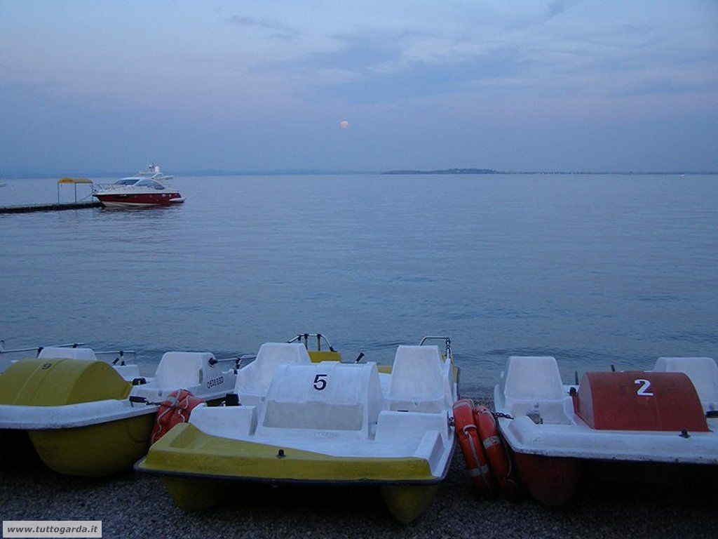 Tramonto sulla spiaggia a Moniga del Garda 