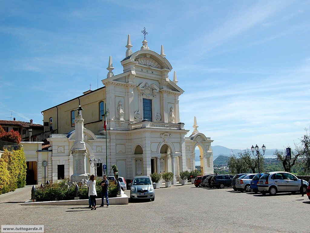 Polpenazze del Garda (BS): da vedere la Chiesa di Santa Maria e il suo panorama