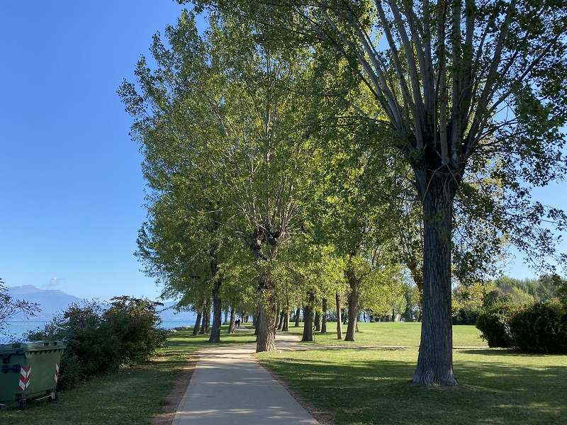 Passeggiata lungolago di Lugana di Sirmione (BS)